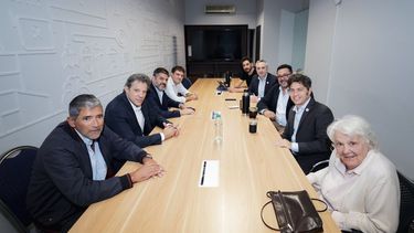 Raúl Sendic participó en encuentro con dirigentes y compartió instancia con Orsi, Kicillof y Topolansky