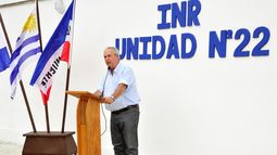 El ministro del Interior, Luis Alberto Heber, en el nuevo sector de la cárcel de Rocha.