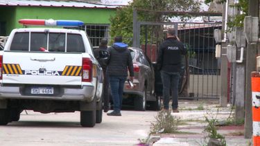 Policía recuperó vehículo robado tras persecución y tiroteo; dos delincuentes fueron detenidos Policía recuperó vehículo robado tras persecución y tiroteo; dos delincuentes fueron detenidos