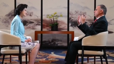 Yamandú Orsi en TV china.