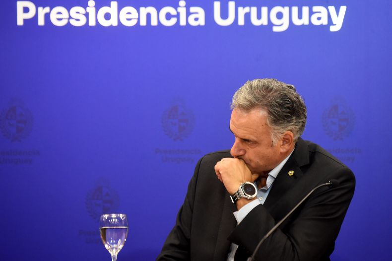 Yamandú Orsi retiró la solicitud para viajar al Mundial 2026 y no se ausentará del país la próxima semana