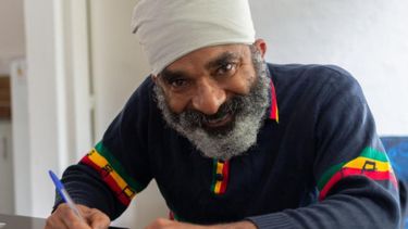 Felipe vivió en refugios del Mides desde 2018 y hoy tiene un hogar