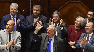 Lealtad, agradecimientos y bromas: así despidió el Senado a Luis Alberto Heber