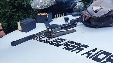 policias que realizaban patrullaje de rutina incautaron mochila con cuatro pistolas y balas en cerro norte