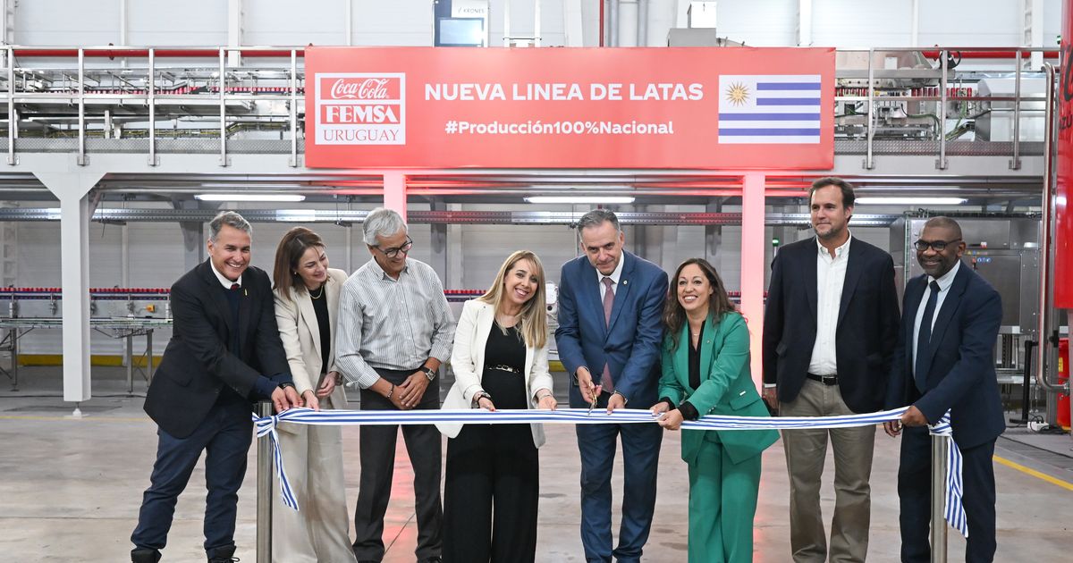 El presidente Yamandú Orsi participó de la inauguración de nueva línea de producción de Coca-Cola