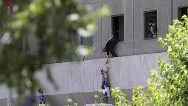 Doce muertos en ataque al Parlamento de Irán