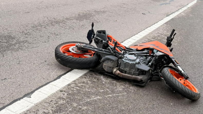 Motociclista de 20 años murió tras caer en ruta 9 en Rocha