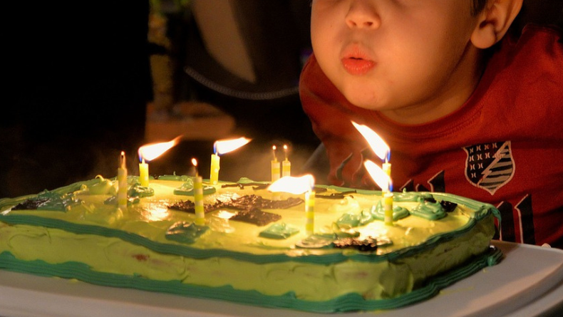 Cumpleaños de un año con heridos de bala.