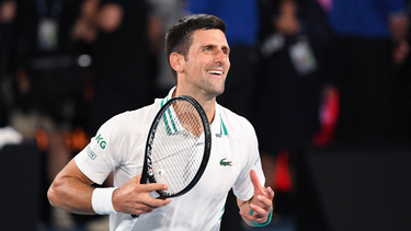 Djokovic a semifinales de Masters ATP tras ganarle a Rublev