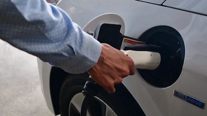 Los autos eléctricos comenzarán a pagar Imesi desde 2027, según nuevas franjas de valor
