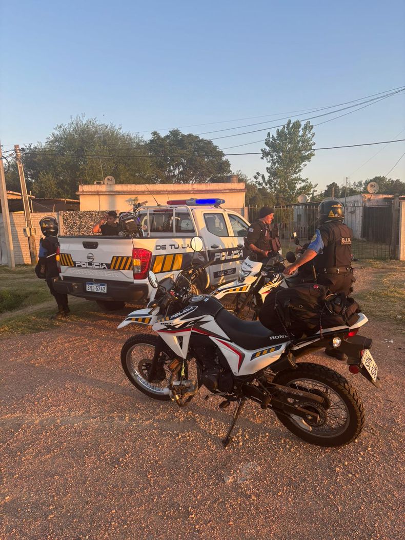 Persecución por varios barrios de Montevideo culminó con un joven detenido y una moto incautada en Manga