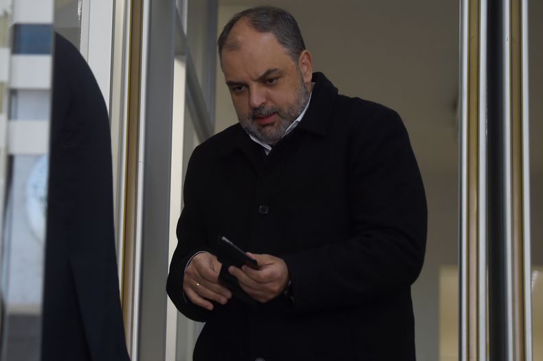Extendieron medidas cautelares a Charles Carrera en la causa que investiga el mal uso del Hospital Policial