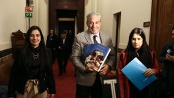 El presidente de la ANEP, Robert Silva, entregó la Rendición de Cuentas al Parlamento.