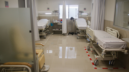 Ocupación de camas de CTI por COVID-19 subió a 52,5%