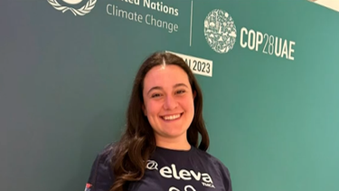 La joven activista uruguaya Sofía Canessa, de 20 años, participó de la cumbre climática en Dubái.