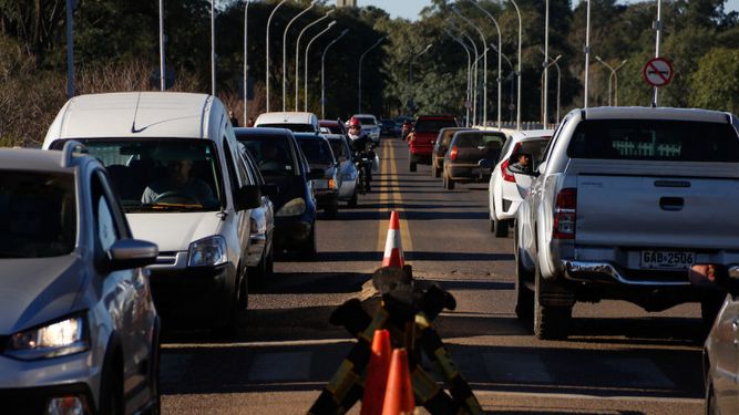 Refuerzan controles en frontera con Argentina por Mundial.