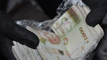 El Departamento de Fraudes del Banco República, se comunicó con la policía de Motevideo denunciando que un hombre se encontraba en la Agencia Paso Molino y pretendía retirar una gran suma de dinero.  