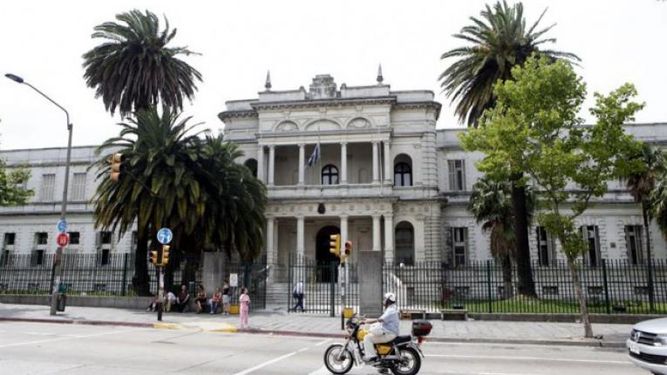 Hisopados en el Hospital Militar dieron negativo