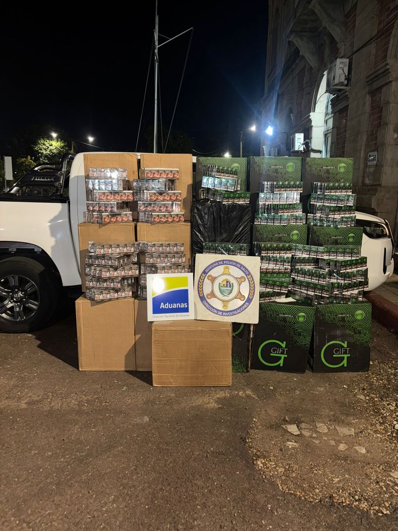 Procedimientos realizados por Aduanas permitieron incautar más de 360.000 cigarrillos, ropa y calzado