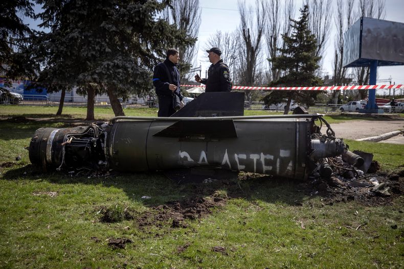 Al menos 39 civiles muertos en bombardeo de estación de tren en Ucrania