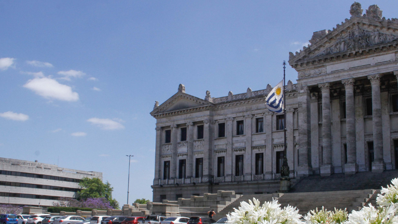 Cosse envió una carta a legisladores tras hallar colillas de cigarrillo en una sala del Parlamento