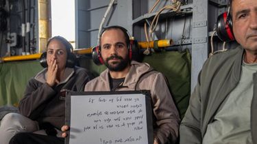 Hamás liberó a tres rehenes israelíes, incluido Yarden Bibas, padre de Ariel y Kfir, de origen argentino