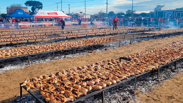 argentina supero a uruguay y logro el record guinness de pollo asado