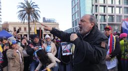 Políticos de la coalición acompañaron concentración por elecciones en Venezuela en la Plaza Independencia