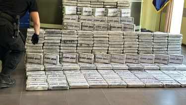 prision para los dos mayores detenidos tras incautacion de 443 kilos de cocaina