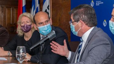Mides firmó convenio con ASSE para brindar cobertura médica a usuarios