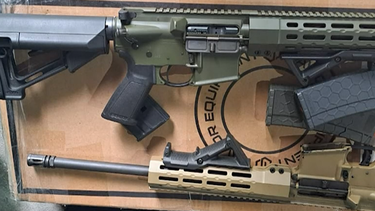 Incautaron armas de guerra en encomienda durante control de rutina en Montevideo