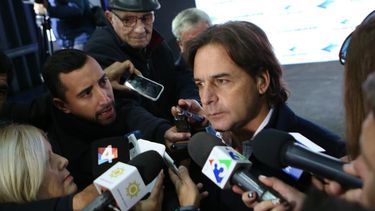 Lacalle Pou dijo que suspender vacunación anticovid a niños fue desacertado