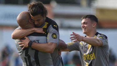Peñarol lo dio vuelta, goleó 5-2 a Boston River y recuperó la confianza