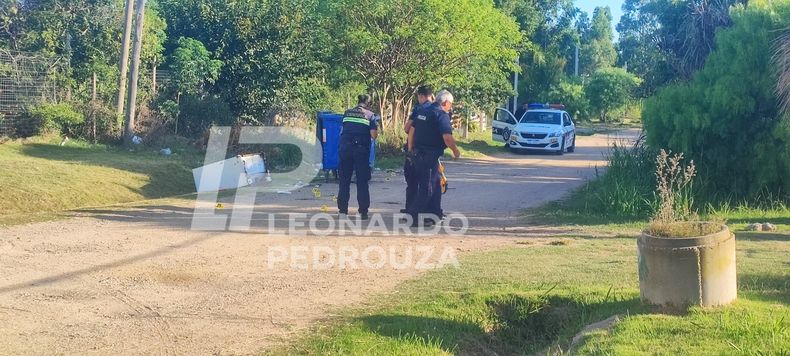 Balacera y caos en San Luis: desde motos abrieron fuego sobre dos viviendas y una barbería