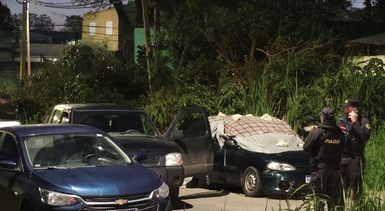 Disparos en Flor de Maroñas: encontraron un auto estacionado con una bala en el parabrisas