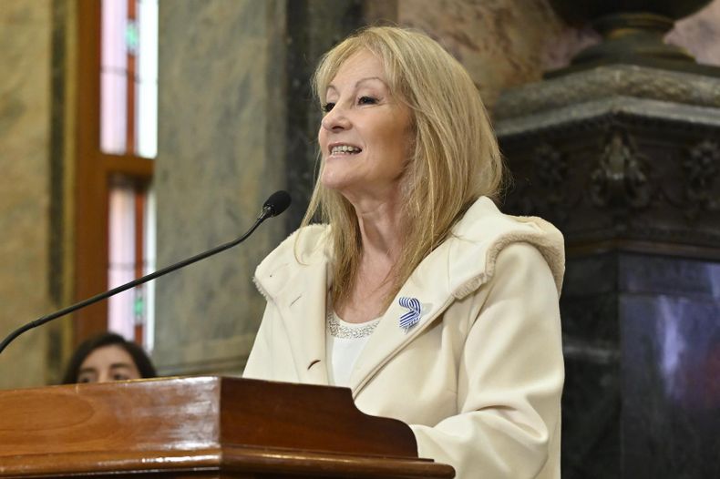 Cosse encabezó la jura de la bandera con estudiantes: "El Palacio Legislativo es de ustedes"