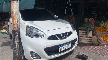 Un auto sin frenos se incrustó en una verdulería en el Buceo