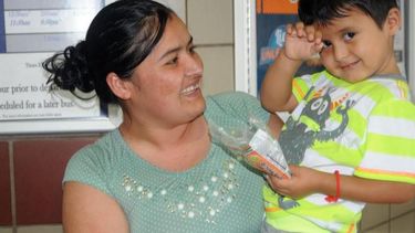 EE.UU. comenzó a reunificar niños con sus padres
