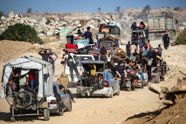 Miles de palestinos regresaron a Gaza; Hamás anticipa conversaciones difíciles en plan de paz
