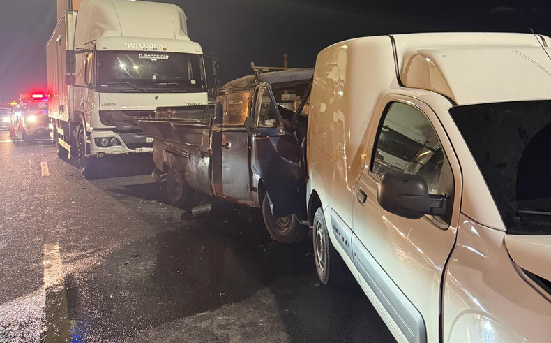 Un herido de gravedad en un choque múltiple ocurrido en el viaducto de acceso a Montevideo
