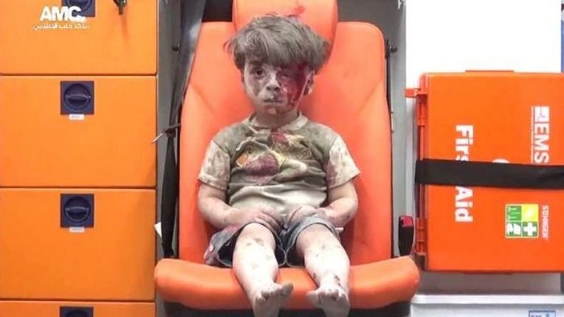 Reapareció Omran, el niño que se transformó en el símbolo de la tragedia en Siria