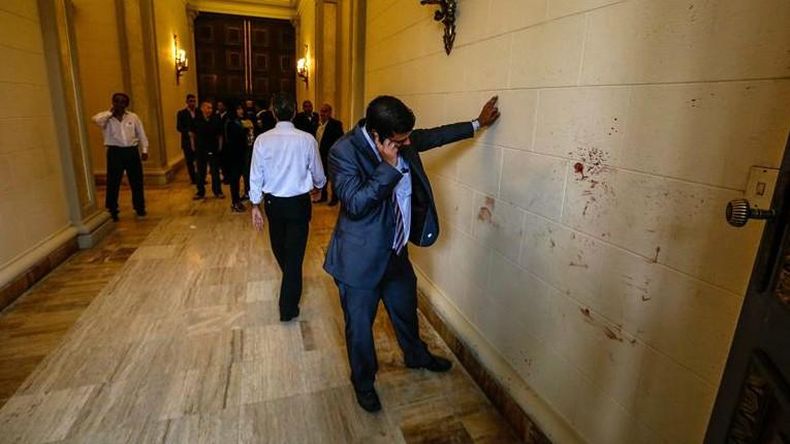 Ataque chavista eleva tensión en Venezuela