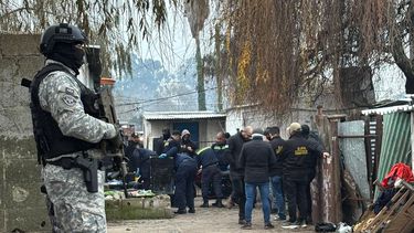 allanamiento en la cruz de carrasco: encontraron la moto robada al policia fallecido