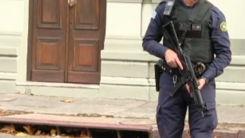 Estado de salud de los policías baleados en el residencial de Atahualpa y de otro en Peñarol