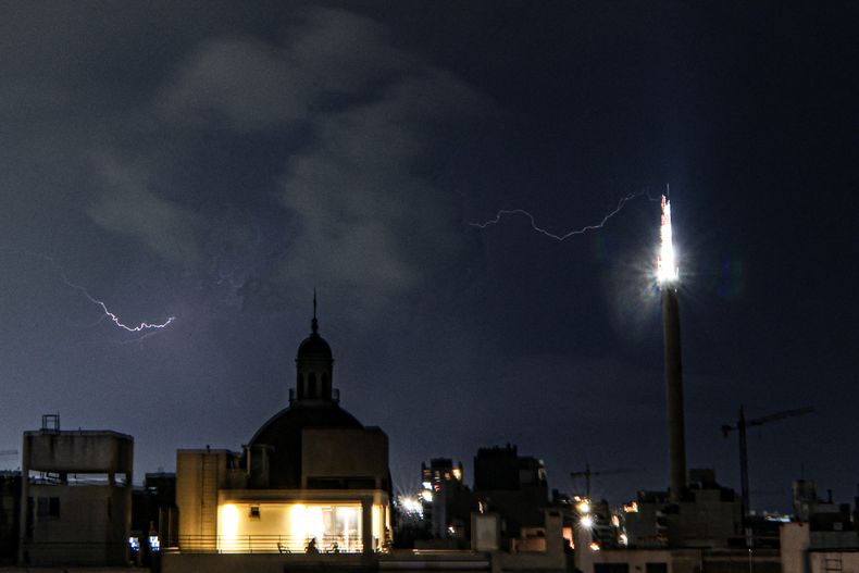 El Sinae emitió una serie de recomendaciones ante la alerta por tormentas fuertes y ciclón extratropical