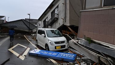 lluvia complica rescates tras terremoto que dejo 64 muertos