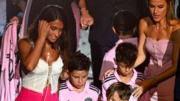 Antonela Roccuzzo se confundió y casi besa a otro jugador.