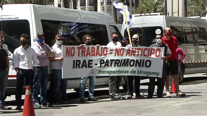 La Unión de Transportistas Turísticos del Uruguay se movilizó en Punta del Este y anunció otra manifestación frente a Torre Ejecutiva.