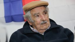 Mujica renunciará a su banca en el Senado el 16 de octubre