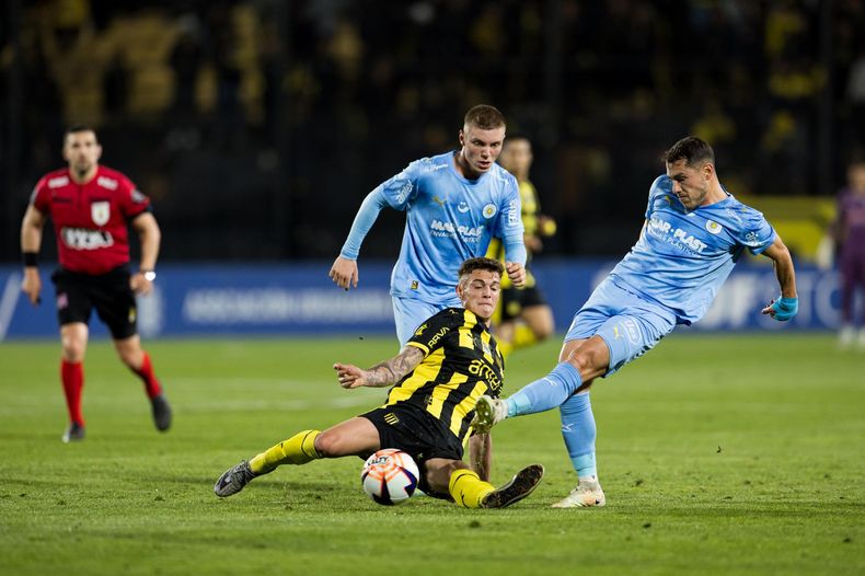 City Torque eliminó a Peñarol de la Copa AUF Uruguay tras vencerlo 2-0 en el Campeón del Siglo